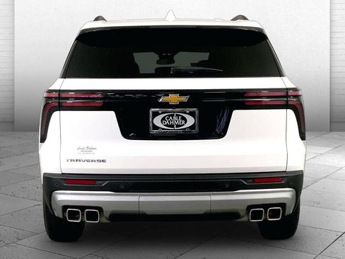 Used 2025 Chevrolet Traverse LT w/ Enhanced Driving Package FWD image 3