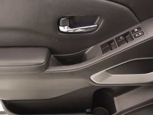 Used 2022 Nissan Frontier SV image 15