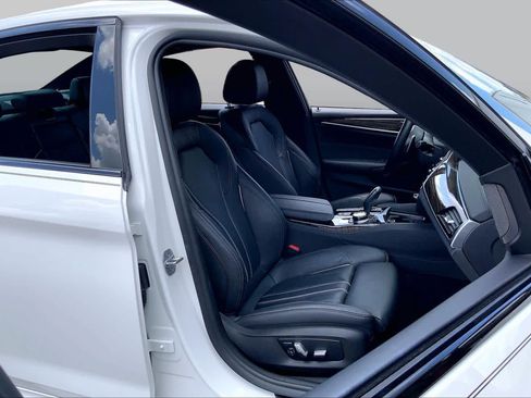 Used 2018 BMW 540i RWD image 9