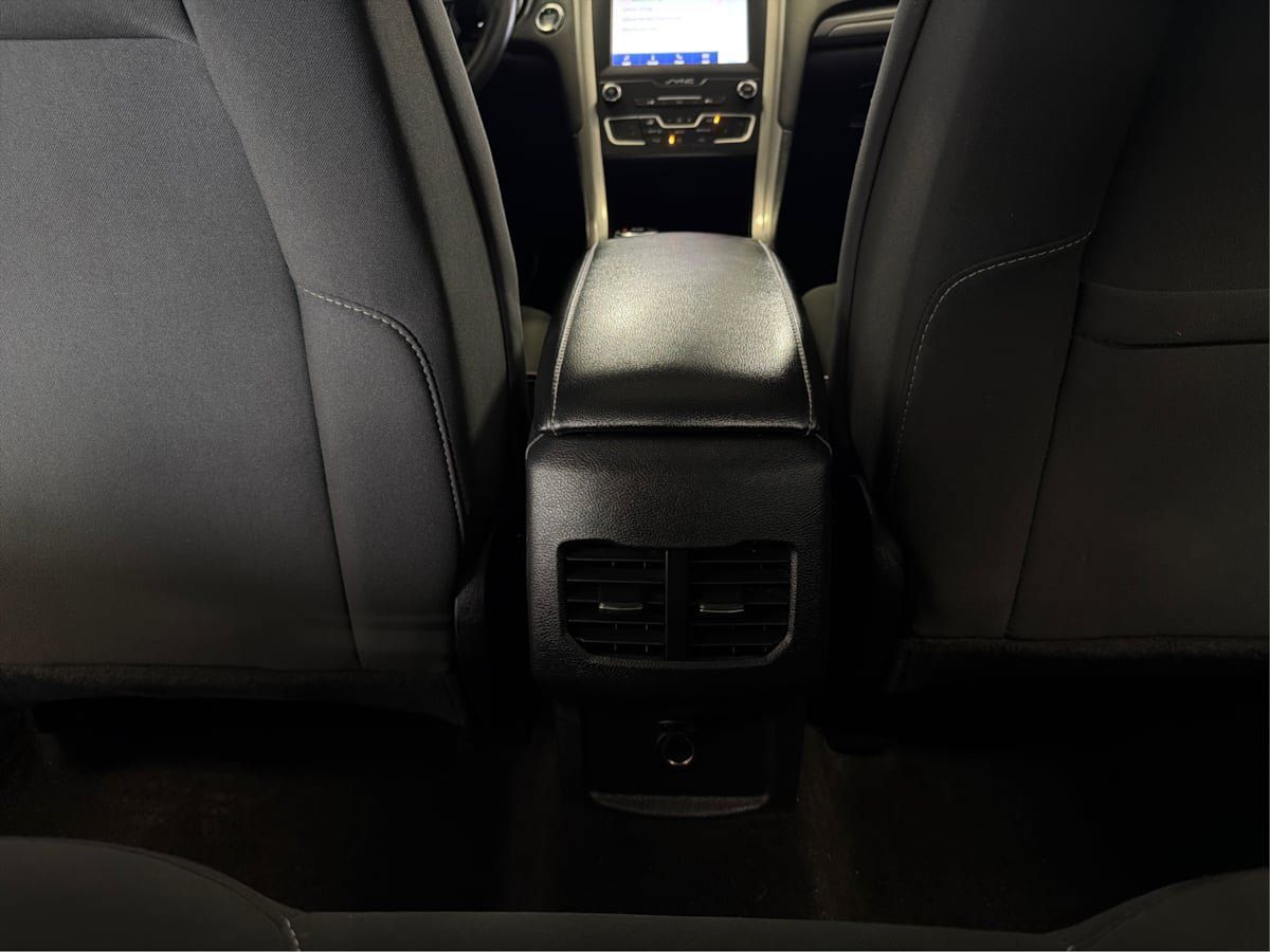 Used 2020 Ford Fusion SE AWD/4WD image 24