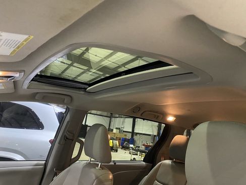 Used 2017 Toyota Sienna XLE w/ XLE Navigation Package FWD image 15