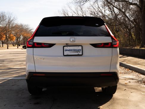 Used 2025 Honda CR-V EX image 8