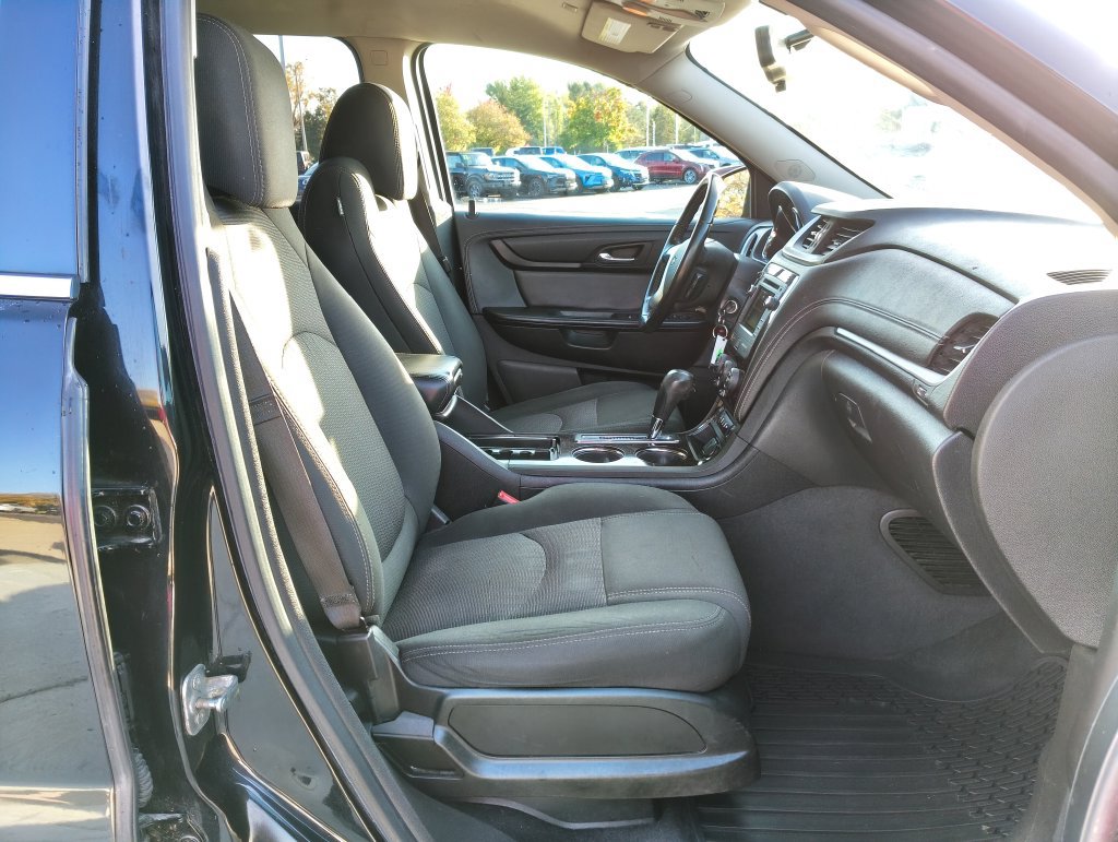 Used 2017 Chevrolet Traverse LT w/ Style and Technology Package FWD image 21