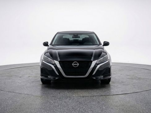 Used 2025 Nissan Altima 2.5 SV image 2