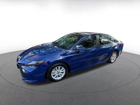 Used 2025 Toyota Camry LE image 8