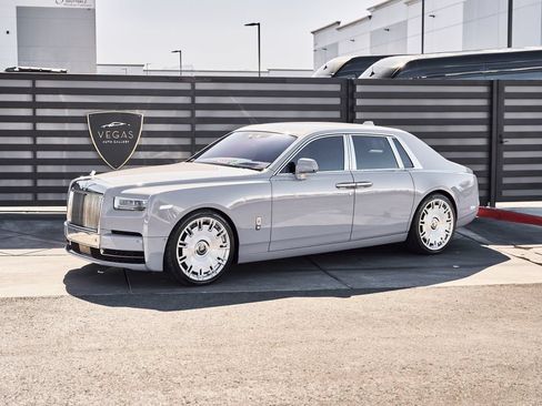Used 2024 Rolls-Royce Phantom Sedan w/ The Phantom Package RWD image 6