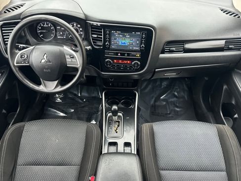 Used 2019 Mitsubishi Outlander ES image 3
