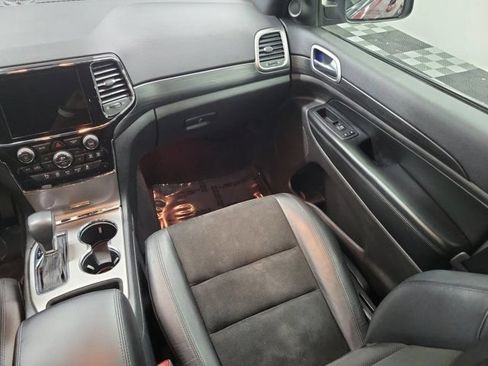 Used 2019 Jeep Grand Cherokee Altitude RWD image 16