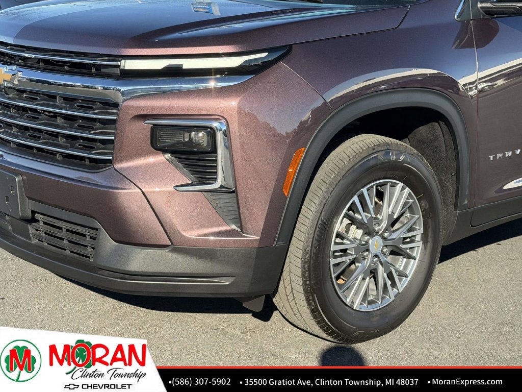 Used 2024 Chevrolet Traverse LT w/ LPO, Floor Liner Package FWD image 9