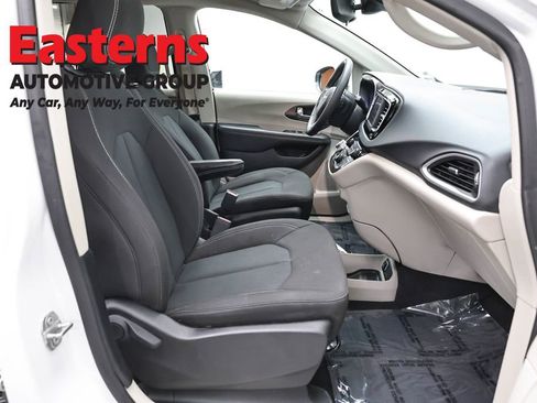 Used 2023 Chrysler Voyager LX FWD image 22