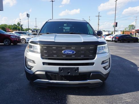 Used 2017 Ford Explorer XLT w/ Equipment Group 202A FWD image 2