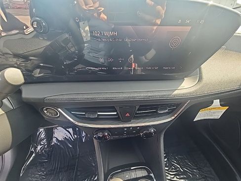 New 2025 Buick Encore GX Preferred image 19