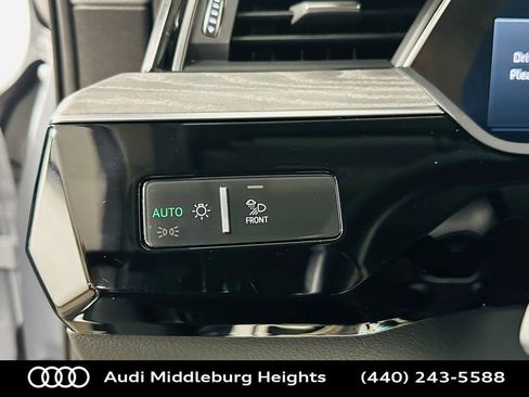 Used 2021 Audi e-tron Premium Plus w/ Premium Plus Package image 18
