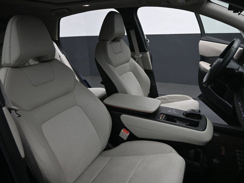 Used 2023 Nissan Ariya FWD image 27