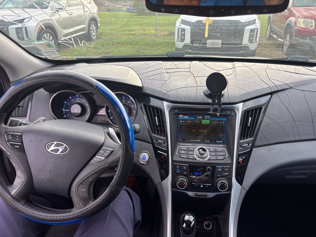 Used 2013 Hyundai Sonata Limited w/ Premium Pkg FWD image 3