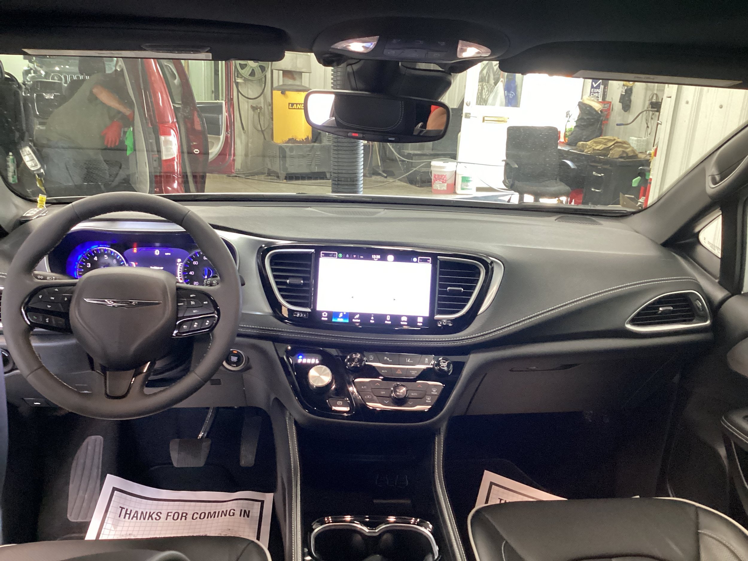 Used 2025 Chrysler Pacifica Limited FWD image 18