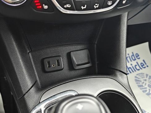 Used 2019 Chevrolet Cruze LT w/ Convenience Package image 28