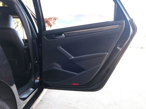 Used 2022 Volkswagen Passat 2.0T R-Line image 19