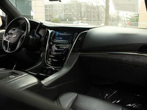 Used 2017 Cadillac Escalade ESV Platinum image 23