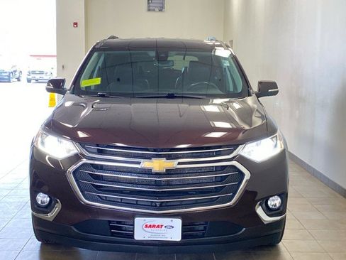Used 2021 Chevrolet Traverse LT w/ LT Premium Package AWD/4WD image 3