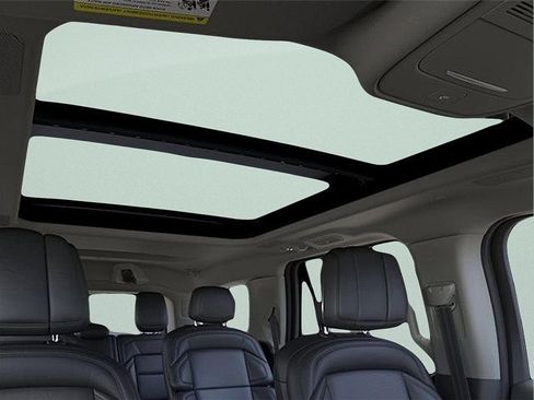 Certified 2025 Lincoln Navigator Reserve AWD/4WD image 37