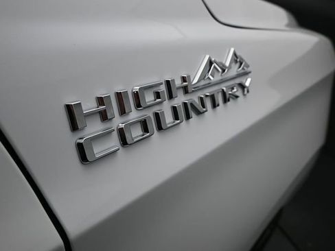 New 2026 Chevrolet Suburban High Country AWD/4WD image 23