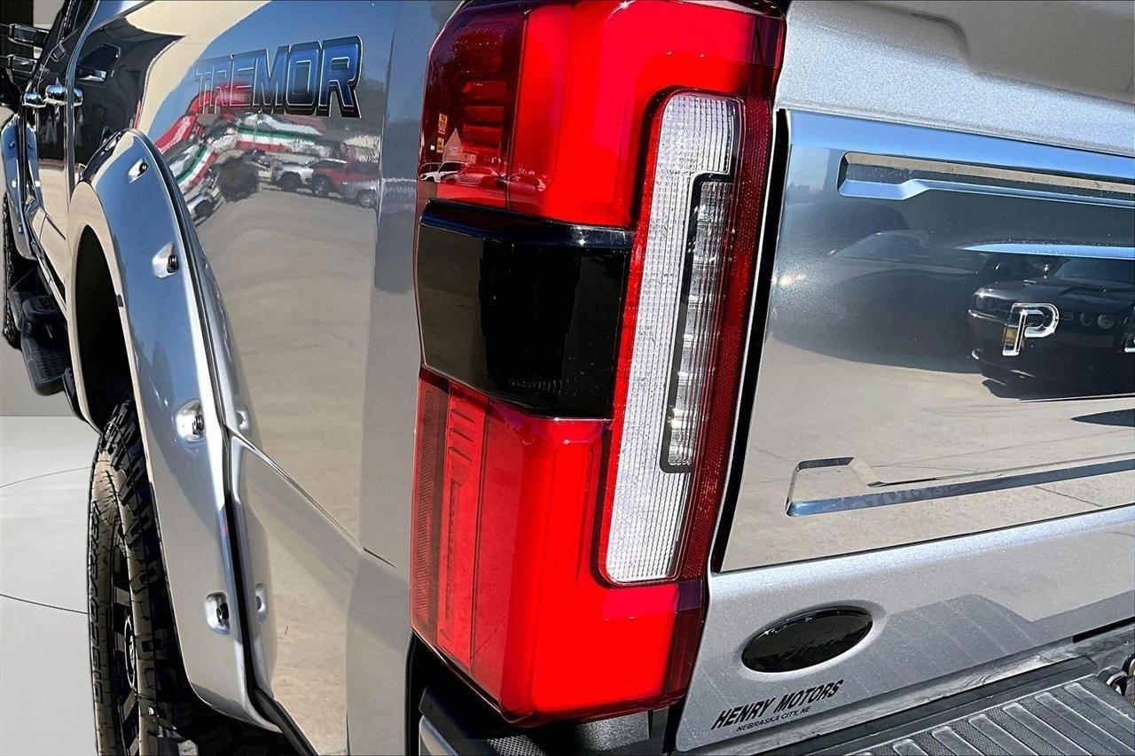 Used 2024 Ford F350 Platinum w/ Tremor Off-Road Package AWD/4WD image 24
