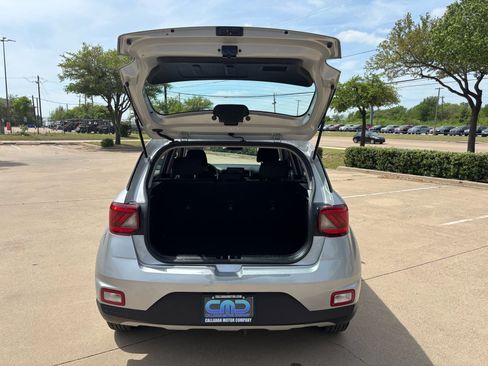 Used 2021 Hyundai Venue SE image 7