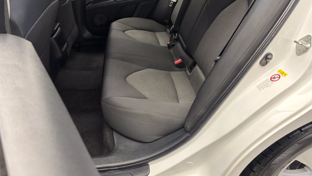 Used 2018 Toyota Camry LE FWD image 27