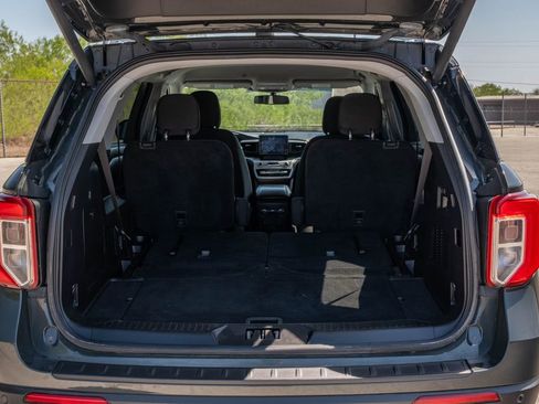 Used 2022 Ford Explorer XLT image 25