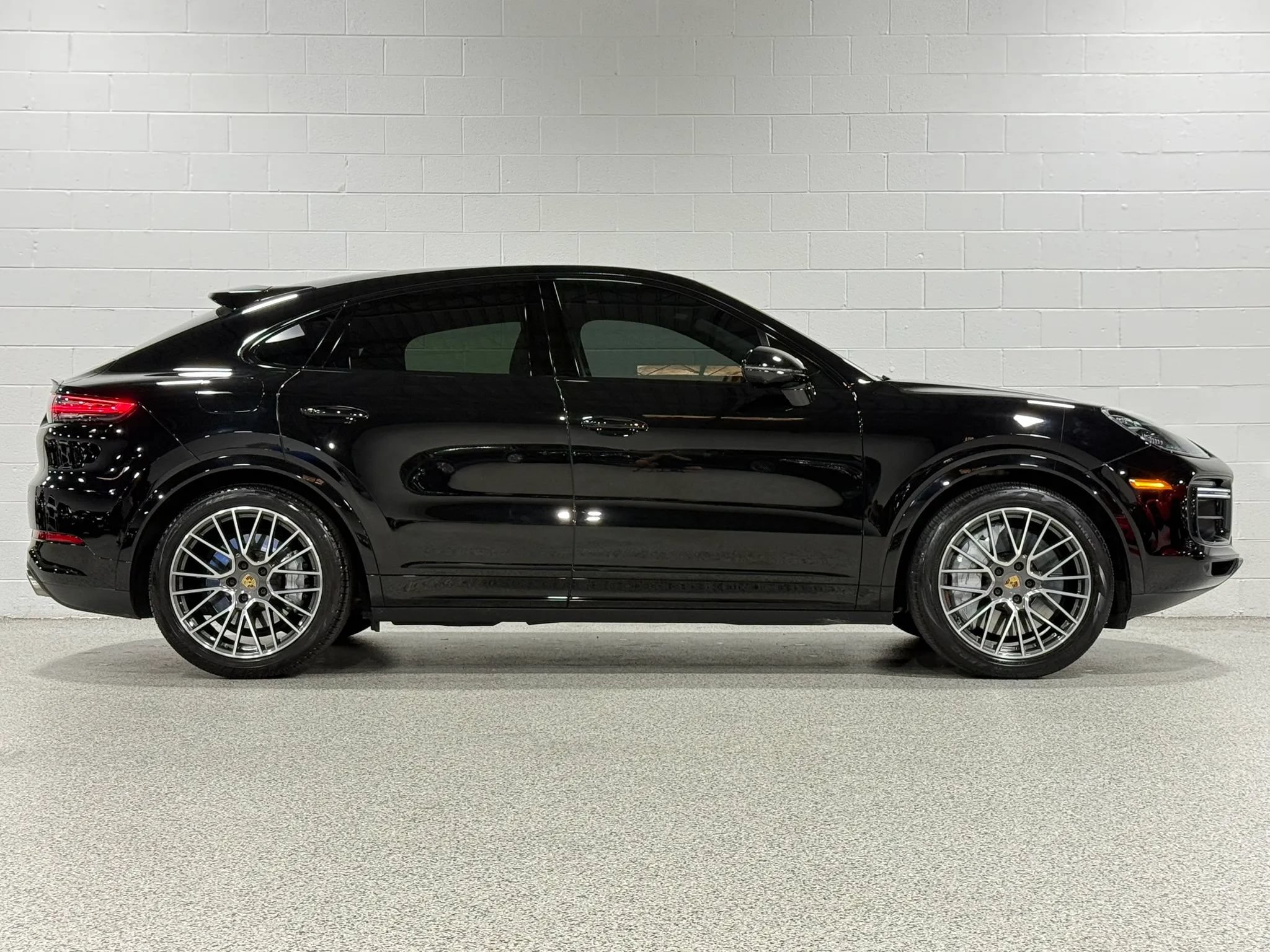 Used 2023 Porsche Cayenne Turbo AWD/4WD image 5