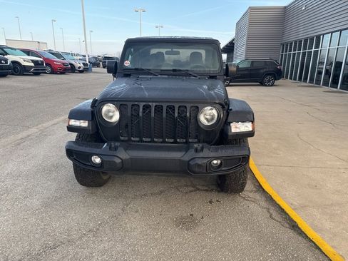 Used 2022 Jeep Gladiator Sport image 2