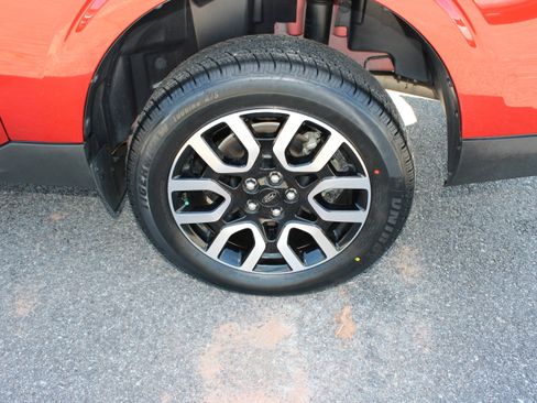 Used 2022 Ford Maverick Lariat w/ Lariat Luxury Package FWD image 11