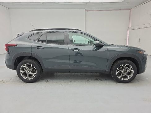 Used 2025 Chevrolet Trax LT w/ Driver Confidence Package FWD image 13