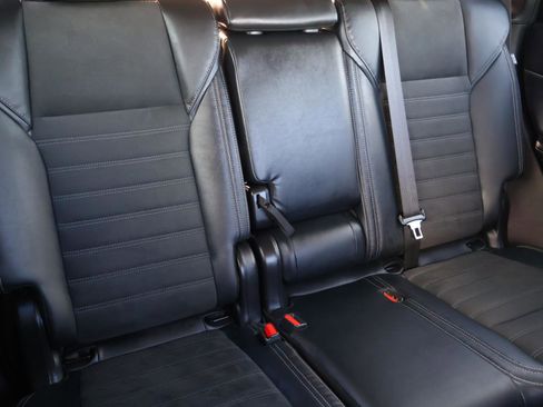 Used 2023 Mitsubishi Outlander SE image 16