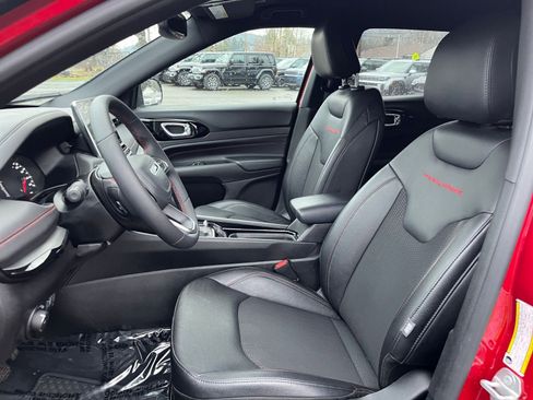 Used 2025 Jeep Compass Trailhawk image 36