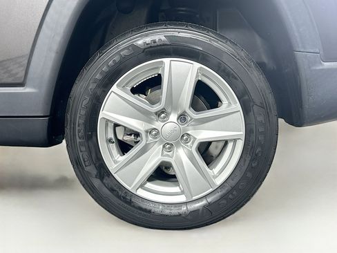 Used 2022 Jeep Compass Latitude image 11