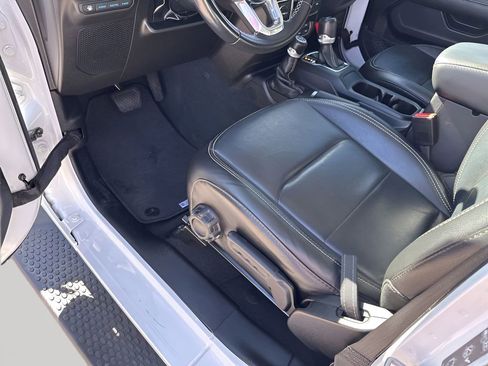 Used 2022 Jeep Wrangler Unlimited Sahara 4xe image 28