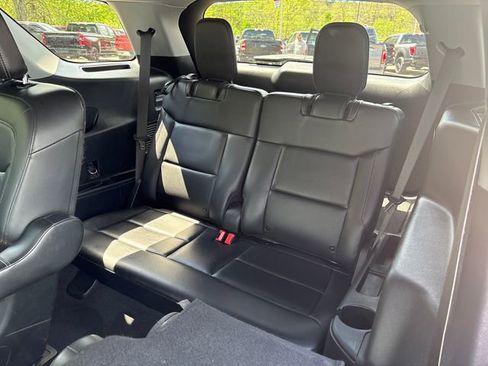 Used 2022 Ford Explorer XLT AWD/4WD image 25