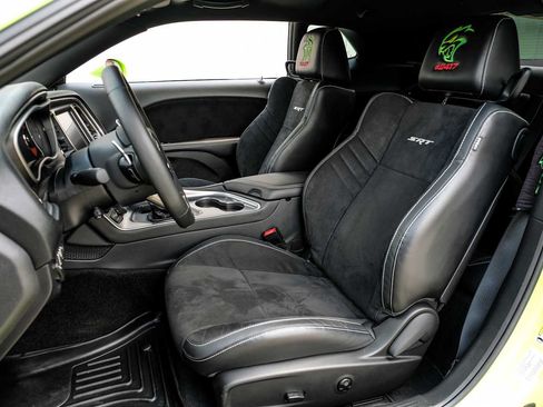 Used 2015 Dodge Challenger SRT Hellcat RWD image 29