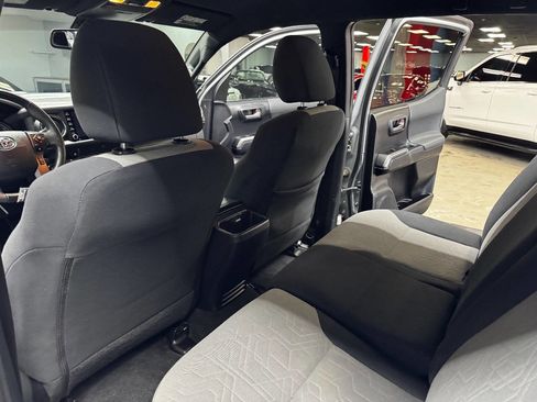 Used 2020 Toyota Tacoma TRD Sport w/ Technology Package image 43