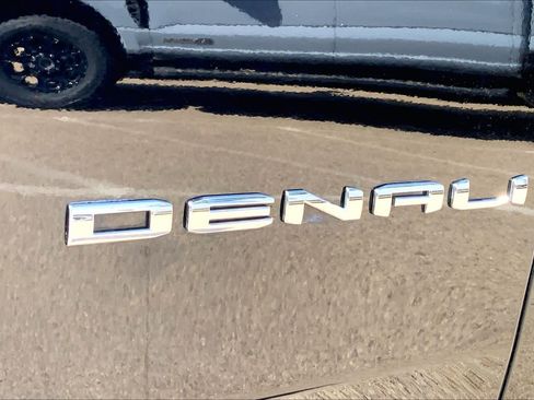 Used 2024 GMC Yukon Denali AWD/4WD image 10