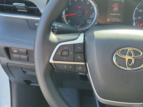 Used 2022 Toyota Highlander L image 24