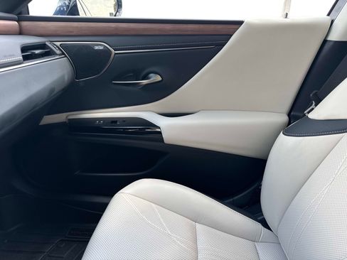 Certified 2025 Lexus ES 300h Ultra Luxury w/ Accessory Package (Z1) FWD image 22