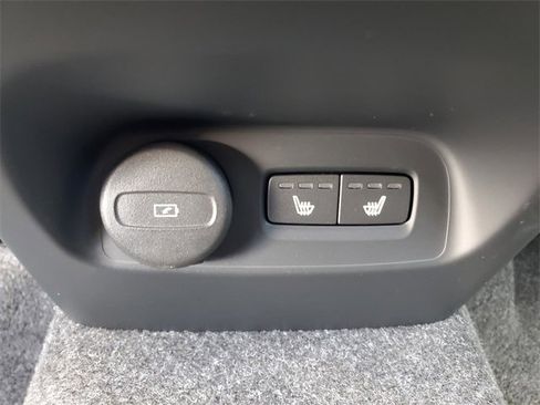 New 2026 Volvo XC40 B5 Core w/ Protection Package Premier image 31