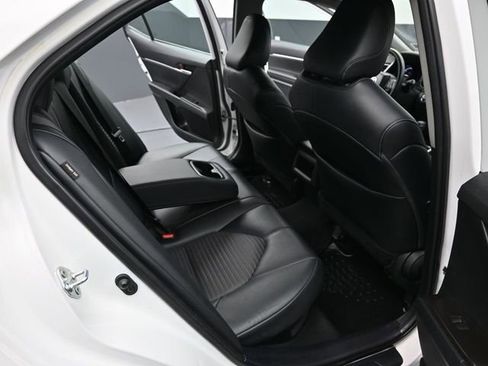 Used 2024 Toyota Camry SE image 15