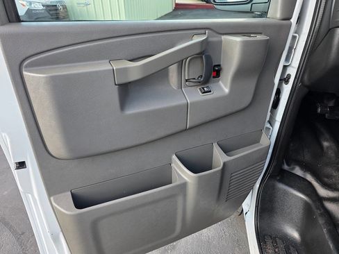 Used 2019 GMC Savana 3500 Extended w/ Driver Convenience Package image 18