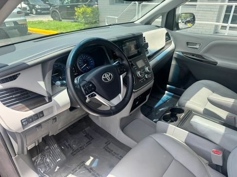 Used 2015 Toyota Sienna XLE w/ XLE Navigation Package FWD image 13