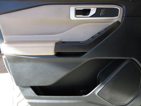 Certified 2020 Ford Explorer XLT image 9