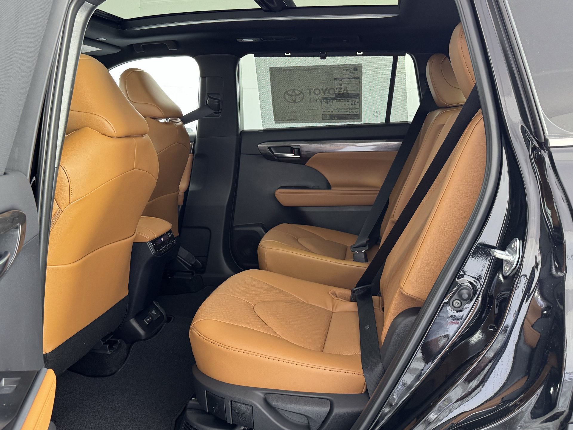 New 2026 Toyota Highlander Platinum AWD/4WD image 6